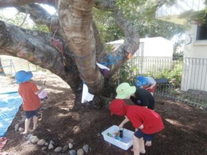 children-painting-tree